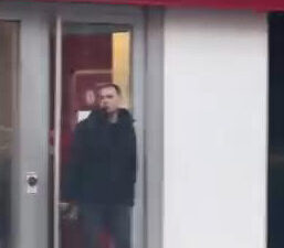 Hiba HAKBİLİR/İSTANBUL Beşiktaş Nispetiye Caddesi’nde bir bankaya silahla gelen şüpheli