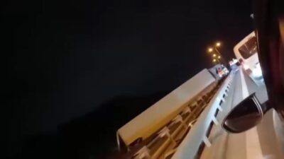 Uğur Samet AVCI/İSTANBUL, – BÜYÜKÇEKMECE, TEM Otoyolu’nda seyir halindeki TIR