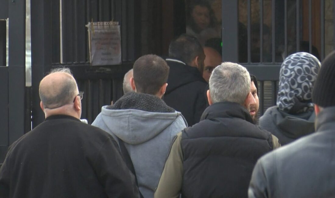 Özgür EREN İSTANBUL, – ÇEKMEKÖY’de okulda bir öğrenci tarafından bıçaklanarak