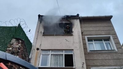 Emre KURT/İSTANBUL, – FATİH Ayvansaray Mahallesi Düriye Sokak’taki 2 katlı