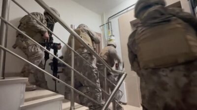 Emre KURT/İSTANBUL, – İSTANBUL’da göçmen kaçakçılığı ve kara para aklama