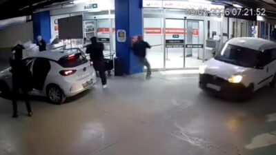 Vehbi DEMİR / İSTANBUL, – KUYUMCUKENT’e 2 araçla ellerinde uzun