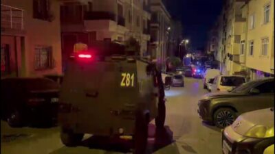 İsa ALMAÇAYIR/İSTANBUL, – MALTEPE’de park halindeki 3 araçta yangın çıktı.