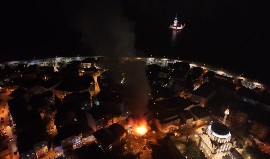 Mert ORDU / İSTANBUL, – ÜSKÜDAR’da 2 katlı ahşap metruk