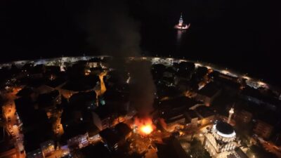 Mert ORDU / İSTANBUL, – ÜSKÜDAR’da 2 katlı ahşap metruk