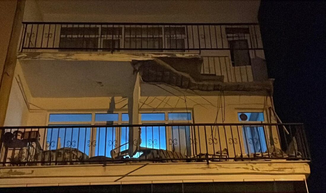 Mehmet Kaan KURT/İSTANBUL, – ÜSKÜDAR’da 4 katlı binanın 3’ncü kat