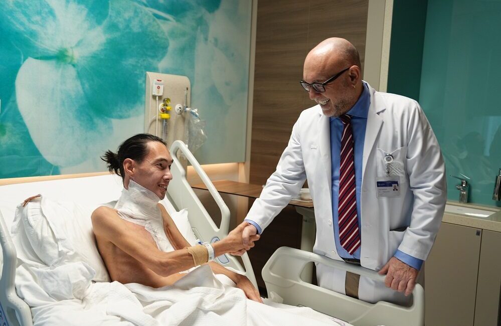 İSTANBUL, – BOYNUNDAKİ 2 kilogramlık tümör nedeniyle yürüyemez hale gelen