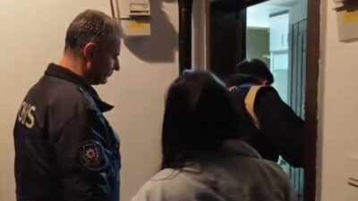 ANKARA, – ANKARA’da sanal medya üzerinden tanıştıkları erkekleri evlerine davet