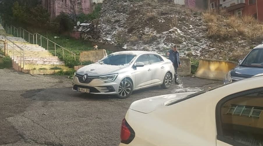 Caner ÜNVER/ANKARA, – ANKARA’da dün yüksek kesimlerde yağan kar, gece