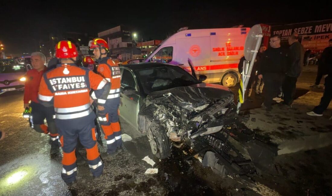 İhsan DÖRTKARDEŞ/İSTANBUL, – AVCILAR’da kavşaktan dönüş yapan otomobil, sürücüsünün direksiyon