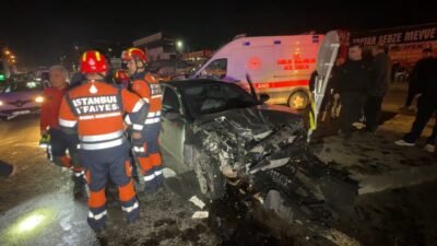 İhsan DÖRTKARDEŞ/İSTANBUL, – AVCILAR’da kavşaktan dönüş yapan otomobil, sürücüsünün direksiyon