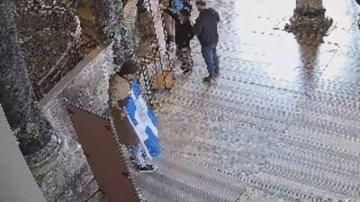 Doğan Can CESUR / İSTANBUL – AYASOFYA Camii’ne gelen yabancı