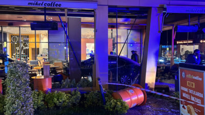 Soner HASIRCIOĞLU/İSTANBUL, – BAKIRKÖY, D-100 Karayolu’nda seyir halindeki otomobil, sürücüsünün