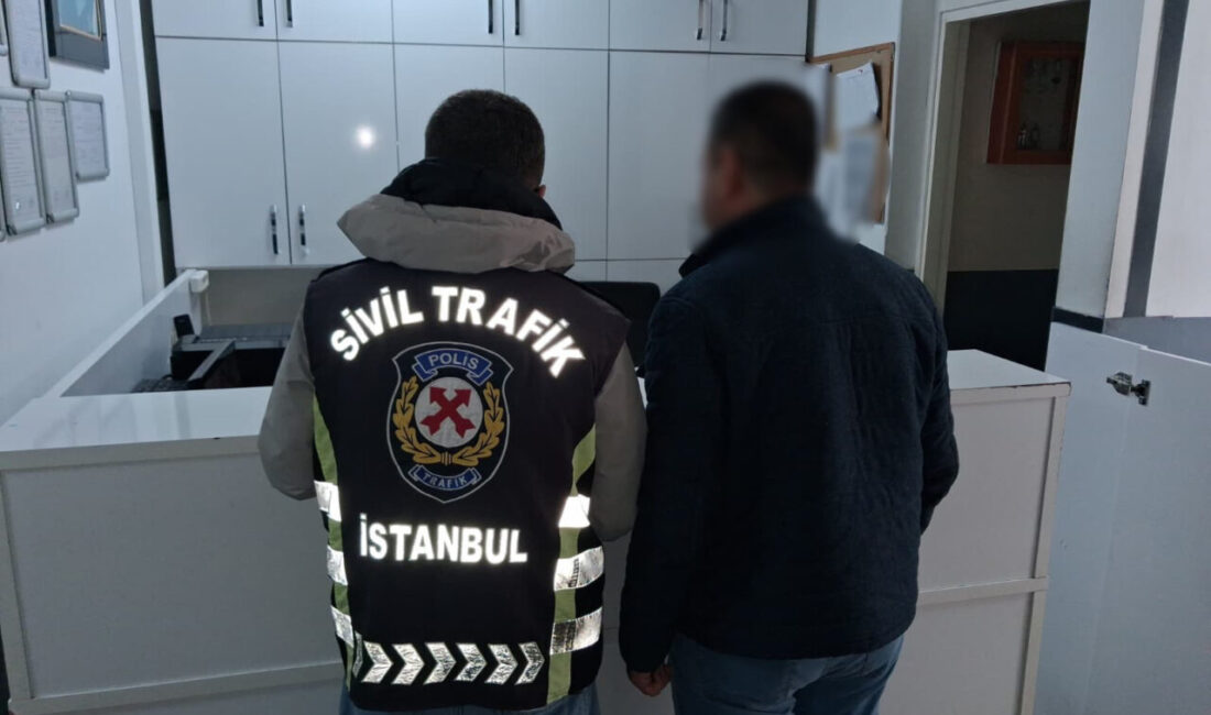 Hiba HAKBİLİR/İSTANBUL, – BEYLİKDÜZÜ’nde trafikte yayaya yol vermek için duran