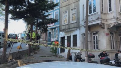 Yılmaz OKUR/İSTANBUL – BEYOĞLU’nda kimliği belirsiz bir kişi, bodrum katındaki