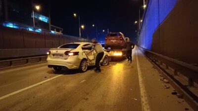 Barış YILMAZ/BURSA, – BURSA’nın Yıldırım ilçesinde 2 otomobil ve 1