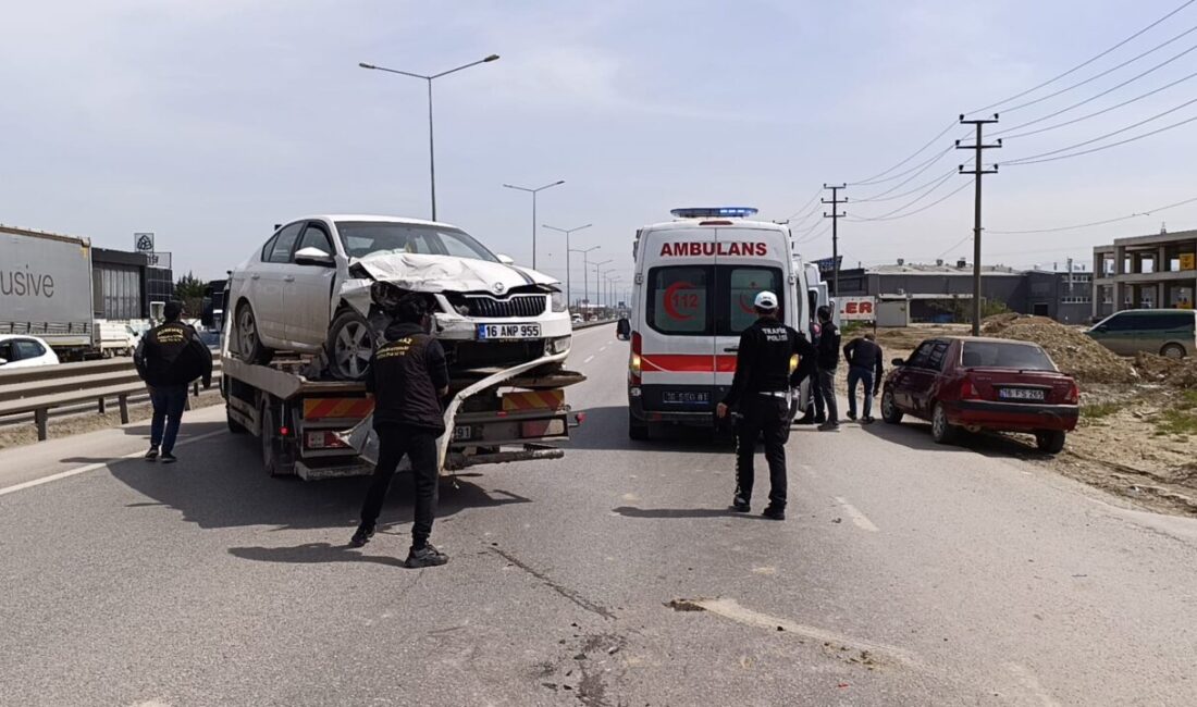 Yavuz YILMAZ/ İNEGÖL (Bursa), -BURSA’nın İnegöl ilçesinde 3 otomobil ile
