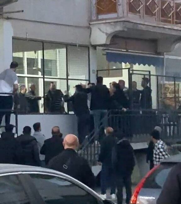 Yiğithan HÜYÜK/ BURSA, – BURSA’da, iki grup arasında çıkan tekmeli