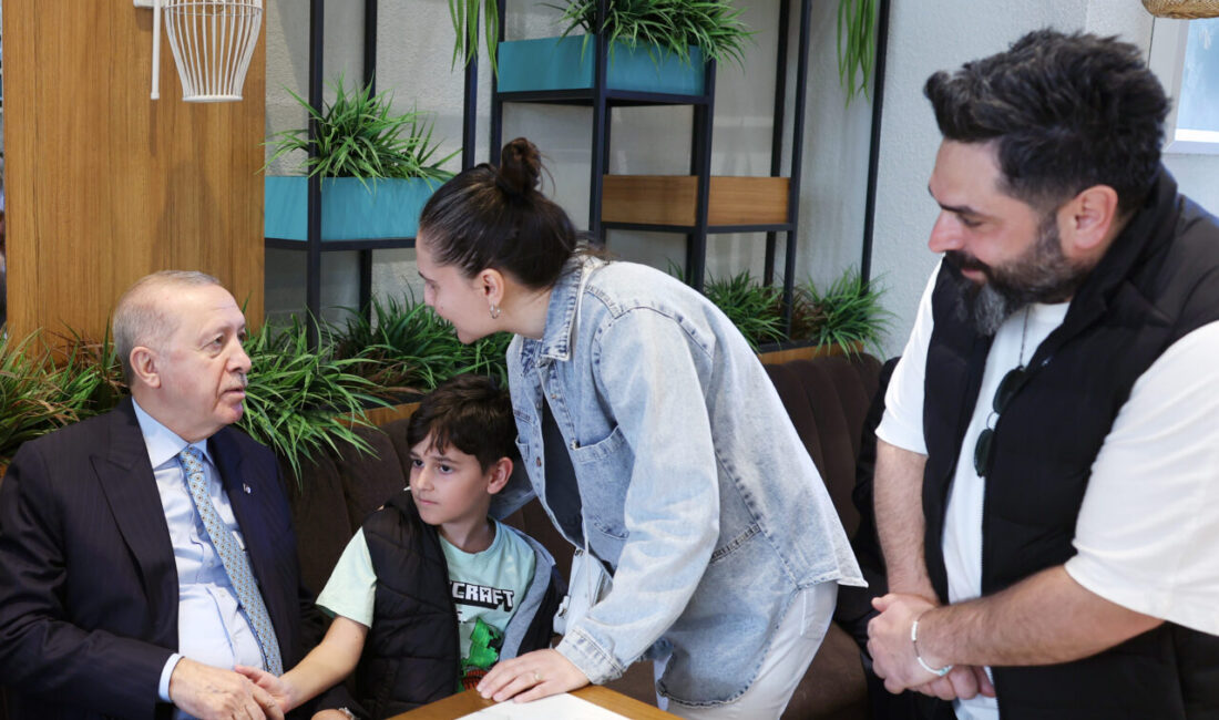 Tuğçe SEZER ODABAŞI/İSTANBUL, – CUMHURBAŞKANI Recep Tayyip Erdoğan, Beyoğlu’nda bir