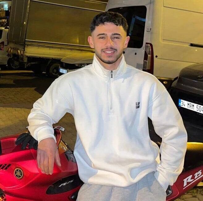 Baran AKKAYA/İSTANBUL, – ESENYURT’ta yolun karşısına geçmeye çalışan yayaya çarpan