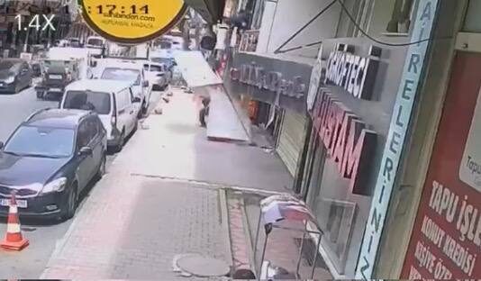 Baran AKKAYA-Emin YEŞİL/İSTANBUL, -GAZİOSMANPAŞA’da takmak istediği iş yeri tabelası üzerine