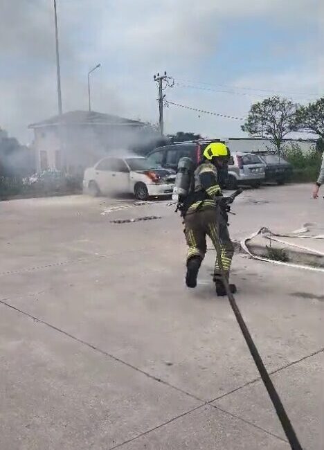 Yasin KESKİN/KARACABEY (Bursa), – BURSA’nın Karacabey ilçesinde hastanenin otoparkında park