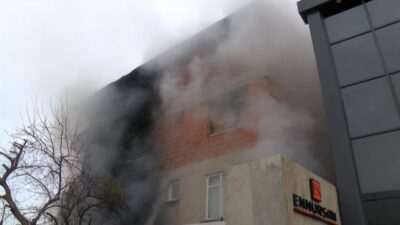 İsa ALMAÇAYIR / İSTANBUL, – ATAŞEHİR’de 3 katlı binanın giriş