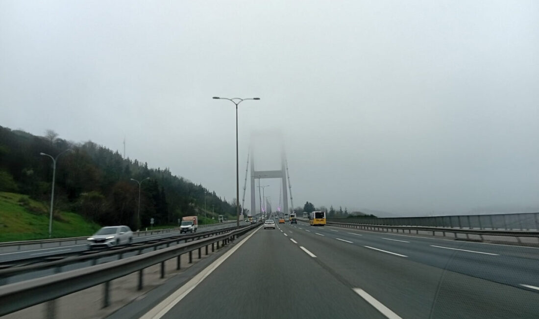 Pınar ÇITAK KOYGUN/İSTANBUL, – İstanbul’da sabah saatlerinde sis etkili oldu.