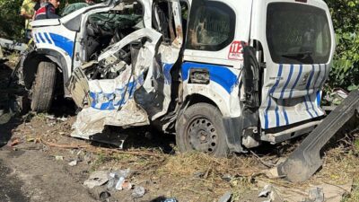 Tolga TAHÇI/ İZMİR, – İZMİR’in Bornova ilçesinde freni boşalan TIR’ın