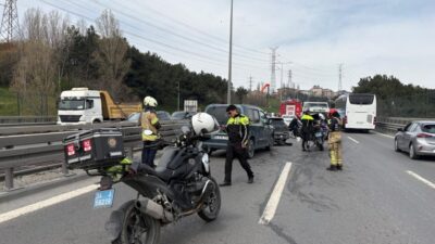 Hasan YILDIRIM/İSTANBUL, – KAĞITHANE’de oluşan trafik yoğunluğu sırasında sürücüsünün ani