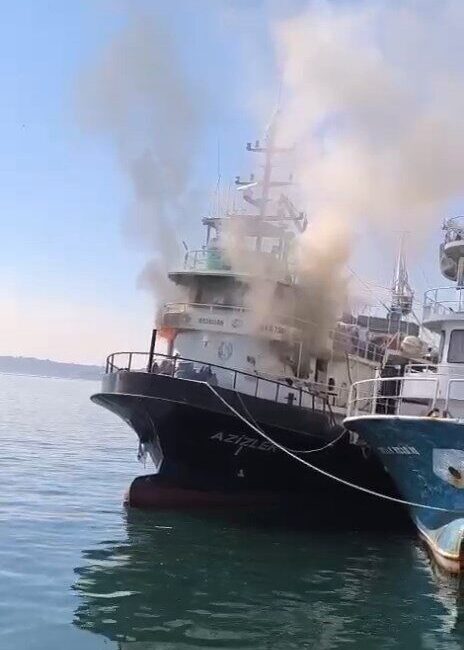 Doğan Can CESUR / İSTANBUL, – Sarıyer Sahili’nde demirli balıkçı