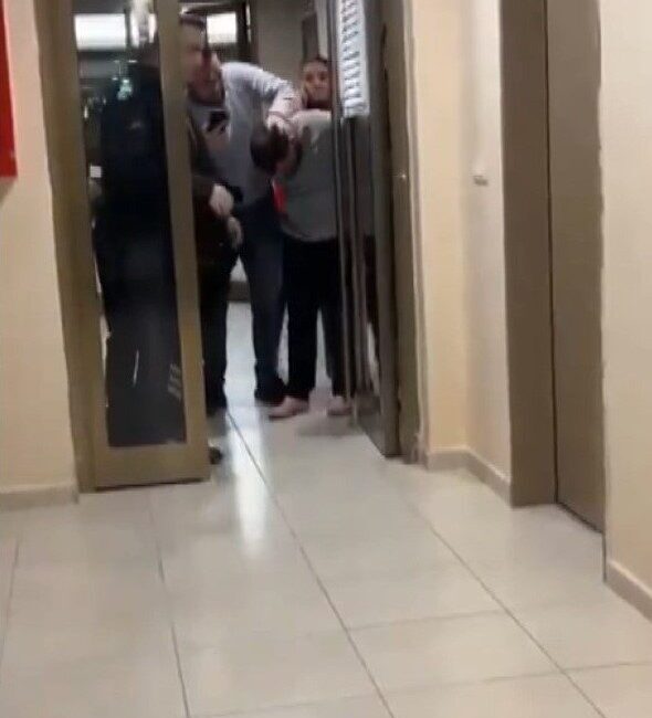 Doğan Can CESUR / İSTANBUL – SARIYER’de üniversitenin kız öğrenci