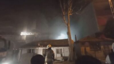 Uğur Samet AVCI/İSTANBUL, – SİLİVRİ’de tek katlı gecekondudan yükselen alevler