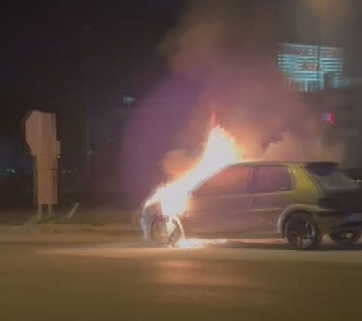 Uğur Samet AVCI, İSTANBUL, – SİLİVRİ’de seyir halindeki otomobilden yükselen