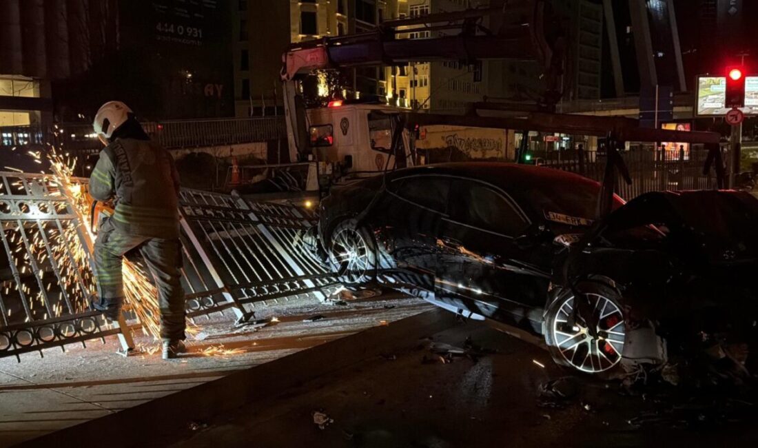 Mehmet Kaan KURT/İSTANBUL, – ŞİŞLİ’de sürücüsünün direksiyon hakimiyetini kaybettiği lüks