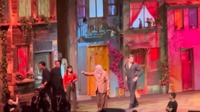 İSTANBUL, – TİYATROCU Müjdat Gezen, bu akşam sahnelenmesi beklenen ‘Gırgıriye