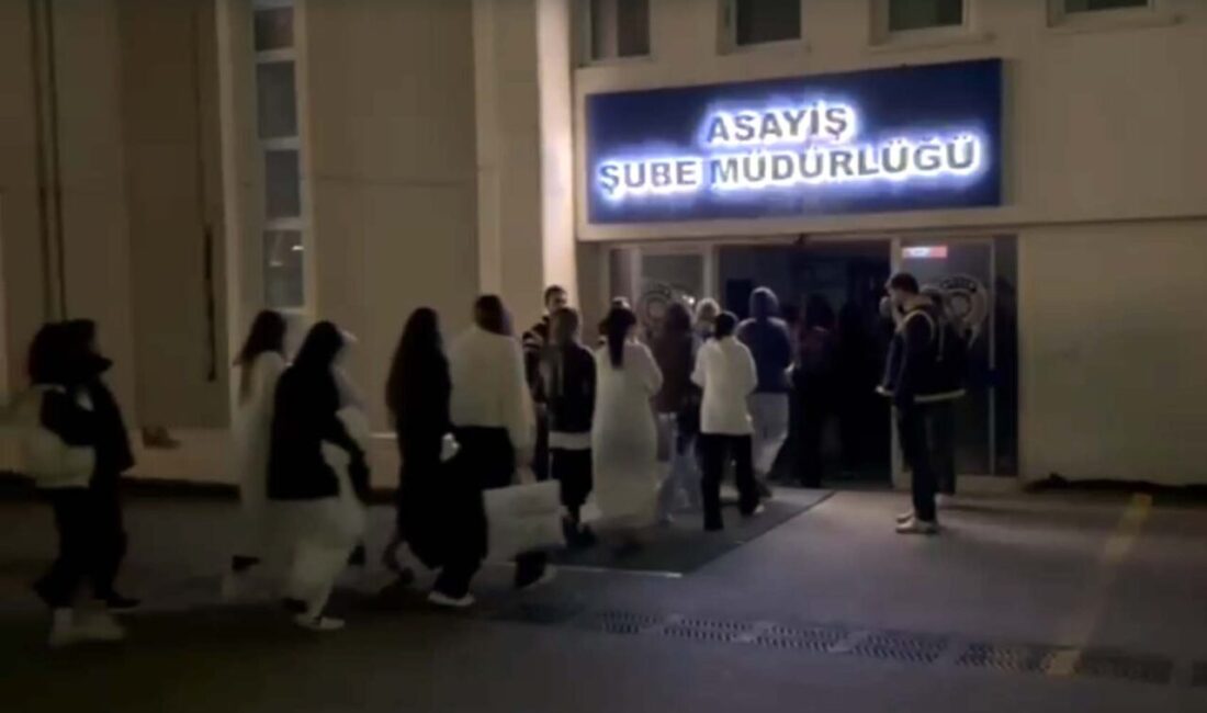 ANKARA, – ANKARA’da yabancı uyruklu kadınların usulsüz çalıştırıldığı eğlence mekanlarına