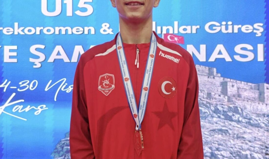 MANİSA, – YUNUSEMRE Belediyespor’un başarılı güreşçisi Hakim Beytullah Kalay, Kars’ta