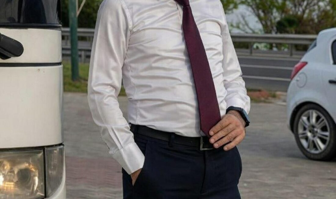 Ramazan ÇETİN/DENİZLİ, – DENİZLİ’nin Sarayköy ilçesinde bariyerlere çarptıktan sonra yanan