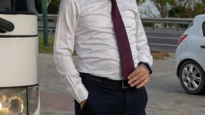 Ramazan ÇETİN/DENİZLİ, – DENİZLİ’nin Sarayköy ilçesinde bariyerlere çarptıktan sonra yanan