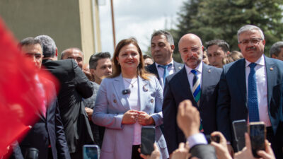 Kadir KAPLAN/AFYONKARAHİSAR, – AK Parti’ye katılan Afyonkarahisar Belediye Başkanı Burcu