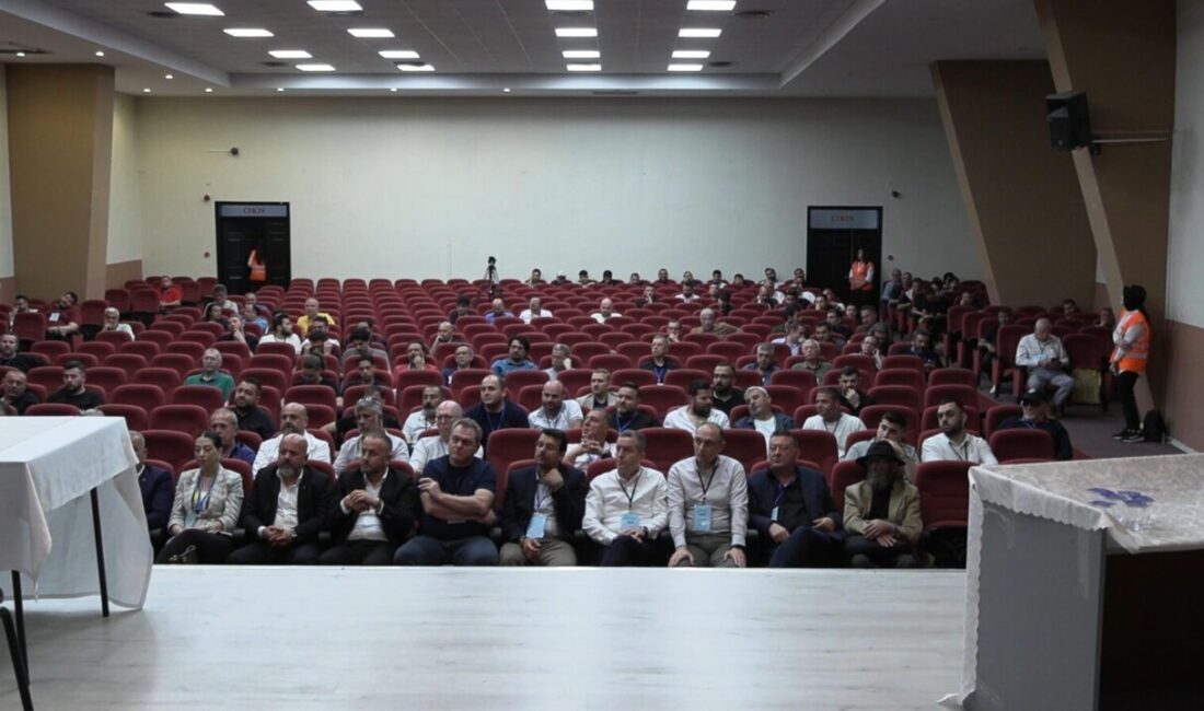 İZMİR, – YENİ sezonda yine 3’üncü ligde mücadele edecek Altay’da