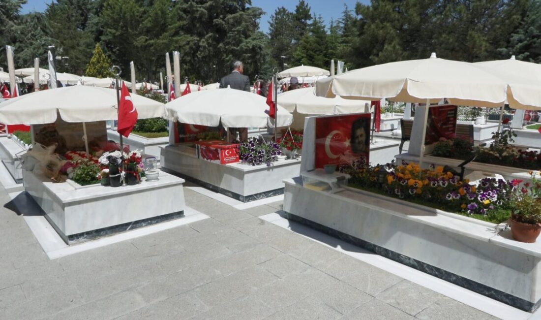 Aliekber METE-Muhammet BAYRAM/ANKARA, – ANKARA’da Kurban Bayramı arifesinde mezarlıklarda ve