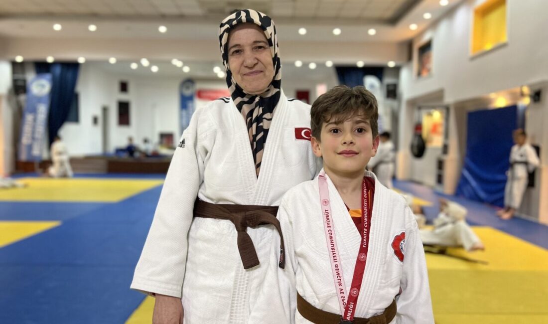 Mikail KARAMAN-Nisa MİĞAL/ANKARA, – ANKARA’da Necla Türkan (62), torunu Aras