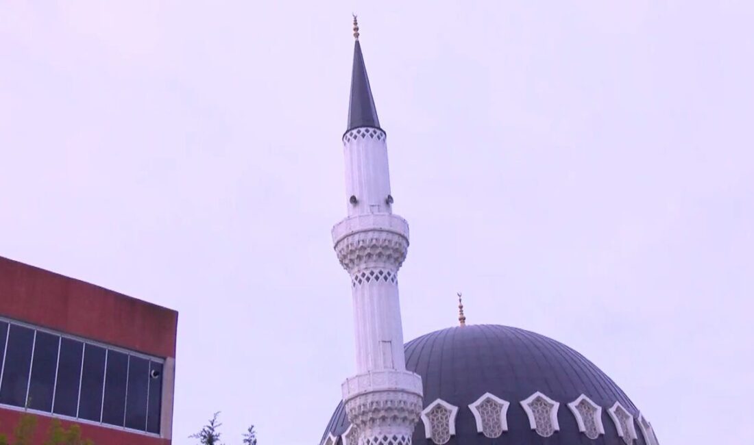 Baran AKKAYA-Taylan ERGÜN/İSTANBUL, -İSTANBUL’da etkili olan fırtına nedeniyle Arnavutköy’de bir