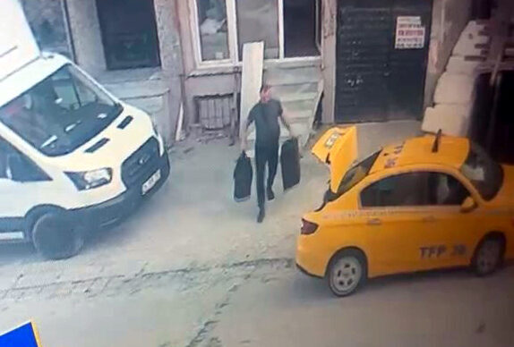 İhsan DÖRTKARDEŞ/İSTANBUL, – AVCILAR’da marangozluk yapan Ahmet Yılmaz, deposunda kalan