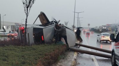 Uğur YİĞİT/ SİVAS, – SİVAS’ta sağanak yağış nedeniyle kayganlaşan yolda