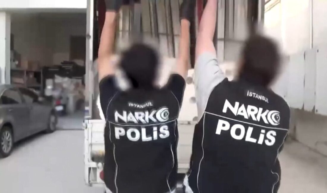 Özgür EREN / İSTANBUL, – BAĞCILAR’da kamyonette taşınan duş tekneleri