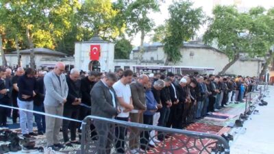 Mehmet Kaan KURT/İSTANBUL, – BAYRAM namazı, Eyüpsultan Camii’nde çok sayıda