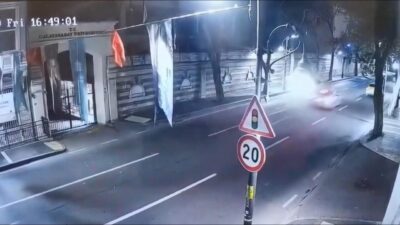 Doğan Can CESUR / İSTANBUL – BEŞİKTAŞ’ta iki otomobilin kafa